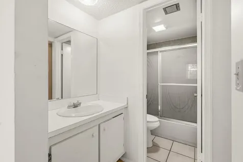 9340 Lagoon Place Davie FL 33324