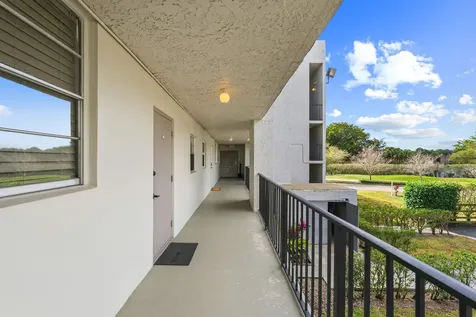 9340 Lagoon Place Davie FL 33324