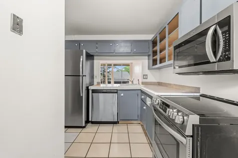 9340 Lagoon Place Davie FL 33324