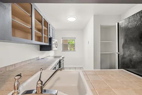 9340 Lagoon Place Davie FL 33324