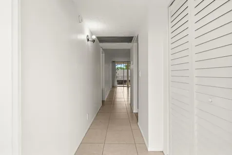 9340 Lagoon Place Davie FL 33324