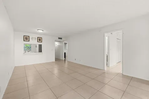 9340 Lagoon Place Davie FL 33324