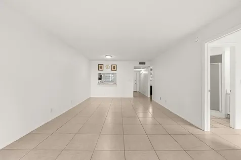 9340 Lagoon Place Davie FL 33324