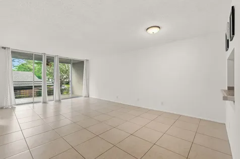 9340 Lagoon Place Davie FL 33324