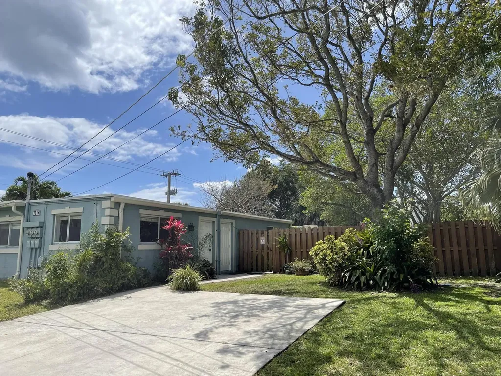 701 SE 4th Street Boynton Beach FL 33435