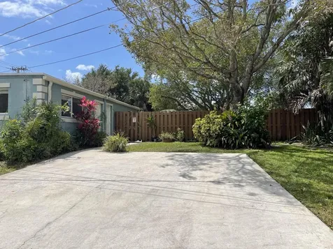 701 SE 4th Street Boynton Beach FL 33435