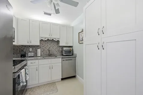 815 Flanders Q Delray Beach FL 33484