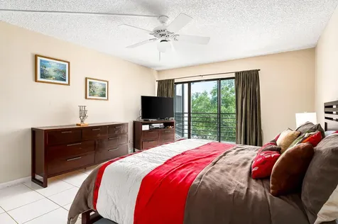 5751 Camino Del Sol Boca Raton FL 33433