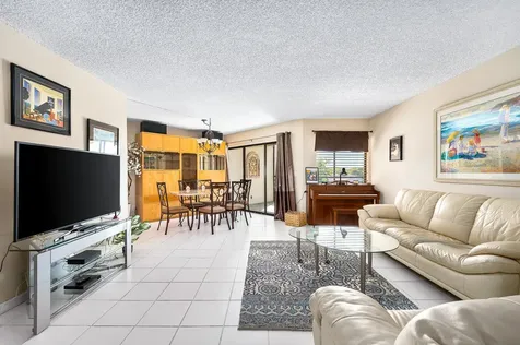 5751 Camino Del Sol Boca Raton FL 33433