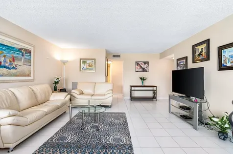 5751 Camino Del Sol Boca Raton FL 33433