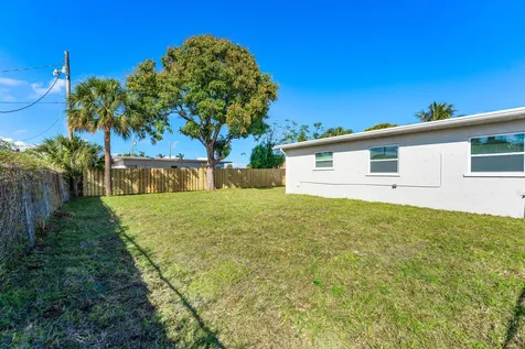 656 W 6th Street Riviera Beach FL 33404