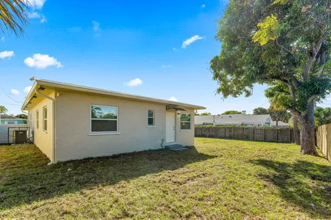 656 W 6th Street Riviera Beach FL 33404