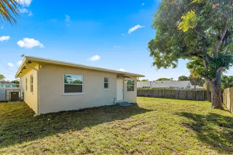 656 W 6th Street Riviera Beach FL 33404