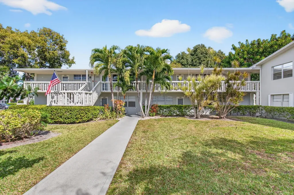 247 Ventnor R Deerfield Beach FL 33442