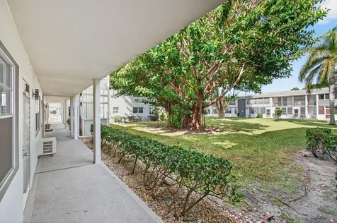 247 Ventnor R Deerfield Beach FL 33442