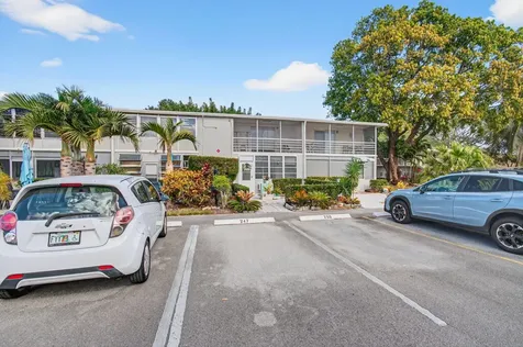 247 Ventnor R Deerfield Beach FL 33442