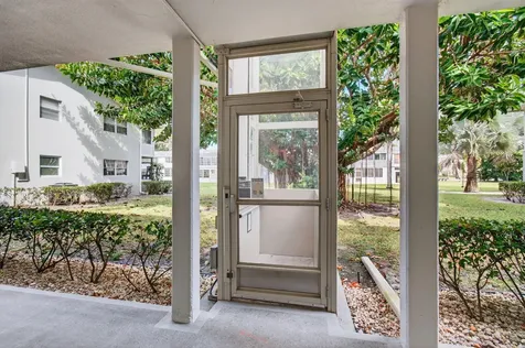 247 Ventnor R Deerfield Beach FL 33442
