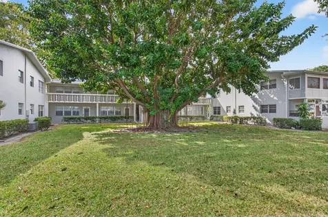 247 Ventnor R Deerfield Beach FL 33442