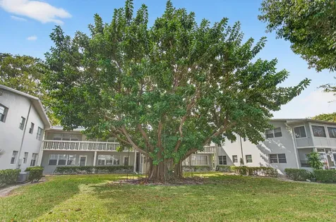 247 Ventnor R Deerfield Beach FL 33442