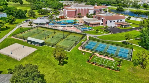 247 Ventnor R Deerfield Beach FL 33442
