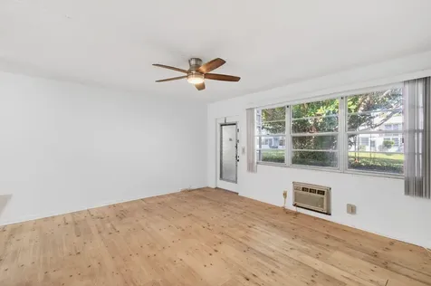 247 Ventnor R Deerfield Beach FL 33442