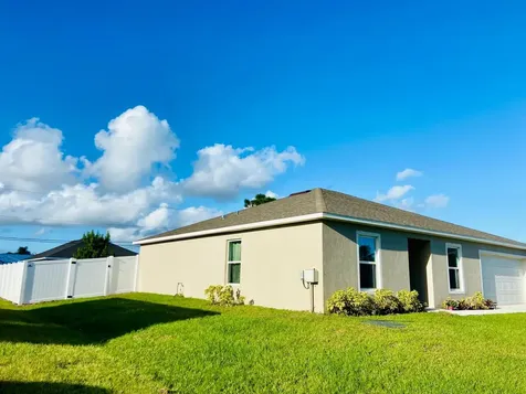 479 Sw Sw Holden Terrace Port Saint Lucie FL 34984
