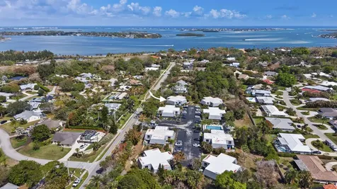 3852 Se Jefferson Street Stuart FL 34997