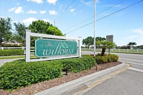 1635 Willows Square Vero Beach FL 32966
