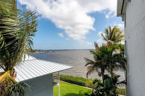 975 Nw Flagler Avenue Stuart FL 34994