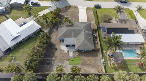 9774 Jonquil Circle Palm Beach Gardens FL 33410
