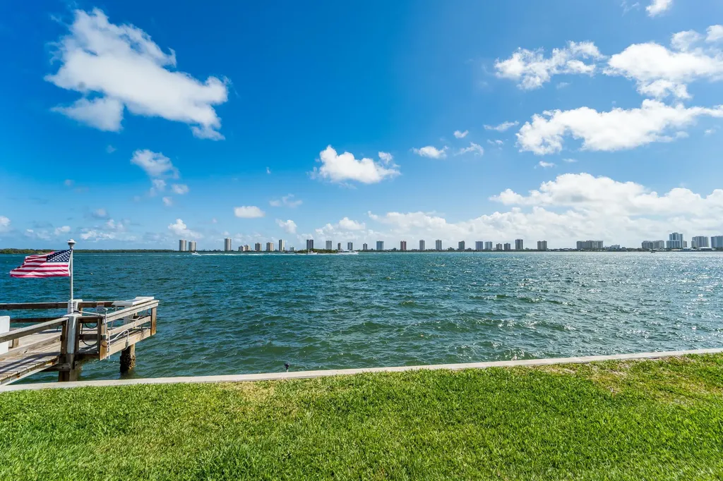 100 Wettaw Lane North Palm Beach FL 33408