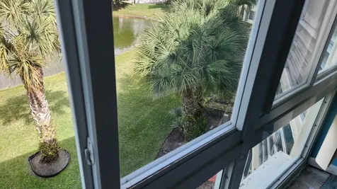 304 Wellington E West Palm Beach FL 33417