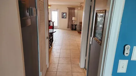 304 Wellington E West Palm Beach FL 33417