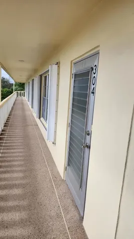 304 Wellington E West Palm Beach FL 33417