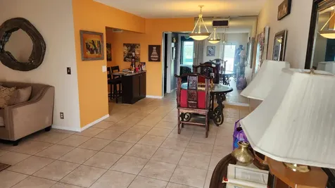 304 Wellington E West Palm Beach FL 33417