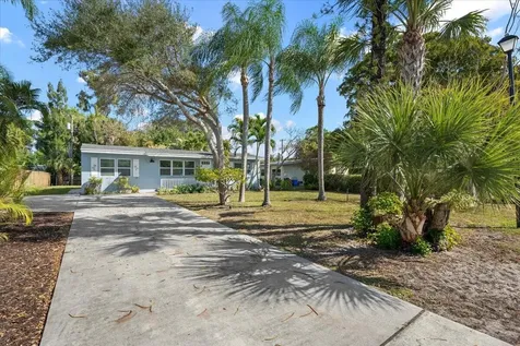 2585 Lorraine Court North Palm Beach FL 33403
