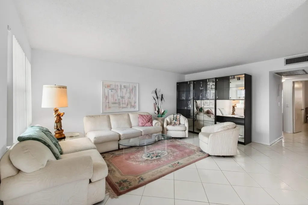 3028 Guildford B Boca Raton FL 33434