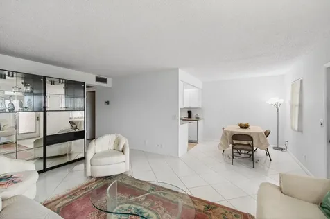 3028 Guildford B Boca Raton FL 33434