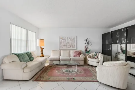 3028 Guildford B Boca Raton FL 33434
