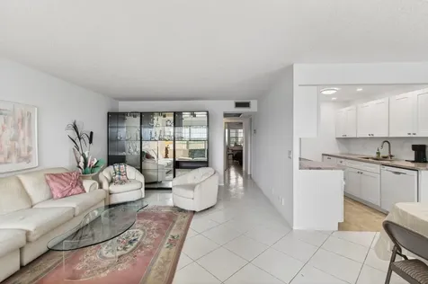 3028 Guildford B Boca Raton FL 33434