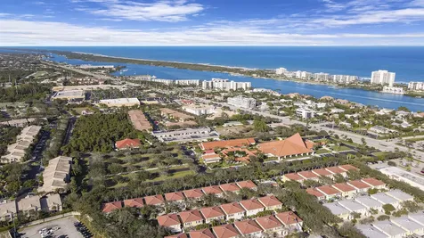 6 Oakleaf Court Tequesta FL 33469