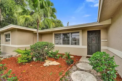 1004 Se 11th Street Deerfield Beach FL 33441
