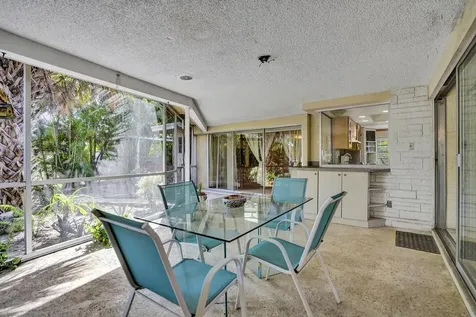 1004 Se 11th Street Deerfield Beach FL 33441