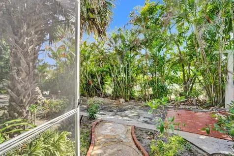 1004 Se 11th Street Deerfield Beach FL 33441