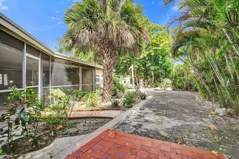 1004 Se 11th Street Deerfield Beach FL 33441