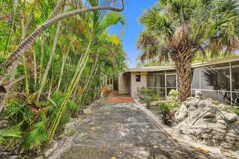1004 Se 11th Street Deerfield Beach FL 33441