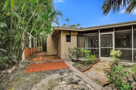 1004 Se 11th Street Deerfield Beach FL 33441