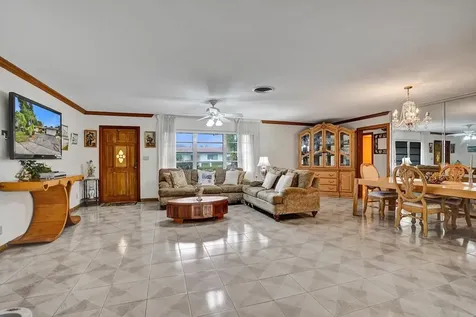 1004 Se 11th Street Deerfield Beach FL 33441