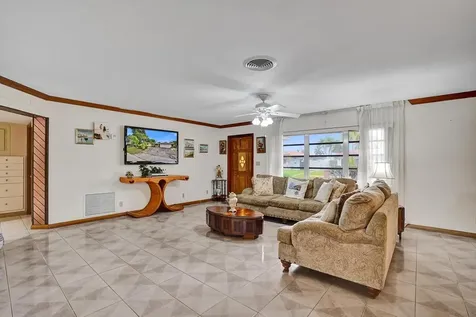 1004 Se 11th Street Deerfield Beach FL 33441