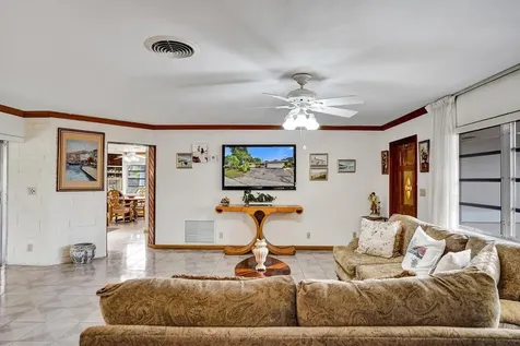 1004 Se 11th Street Deerfield Beach FL 33441